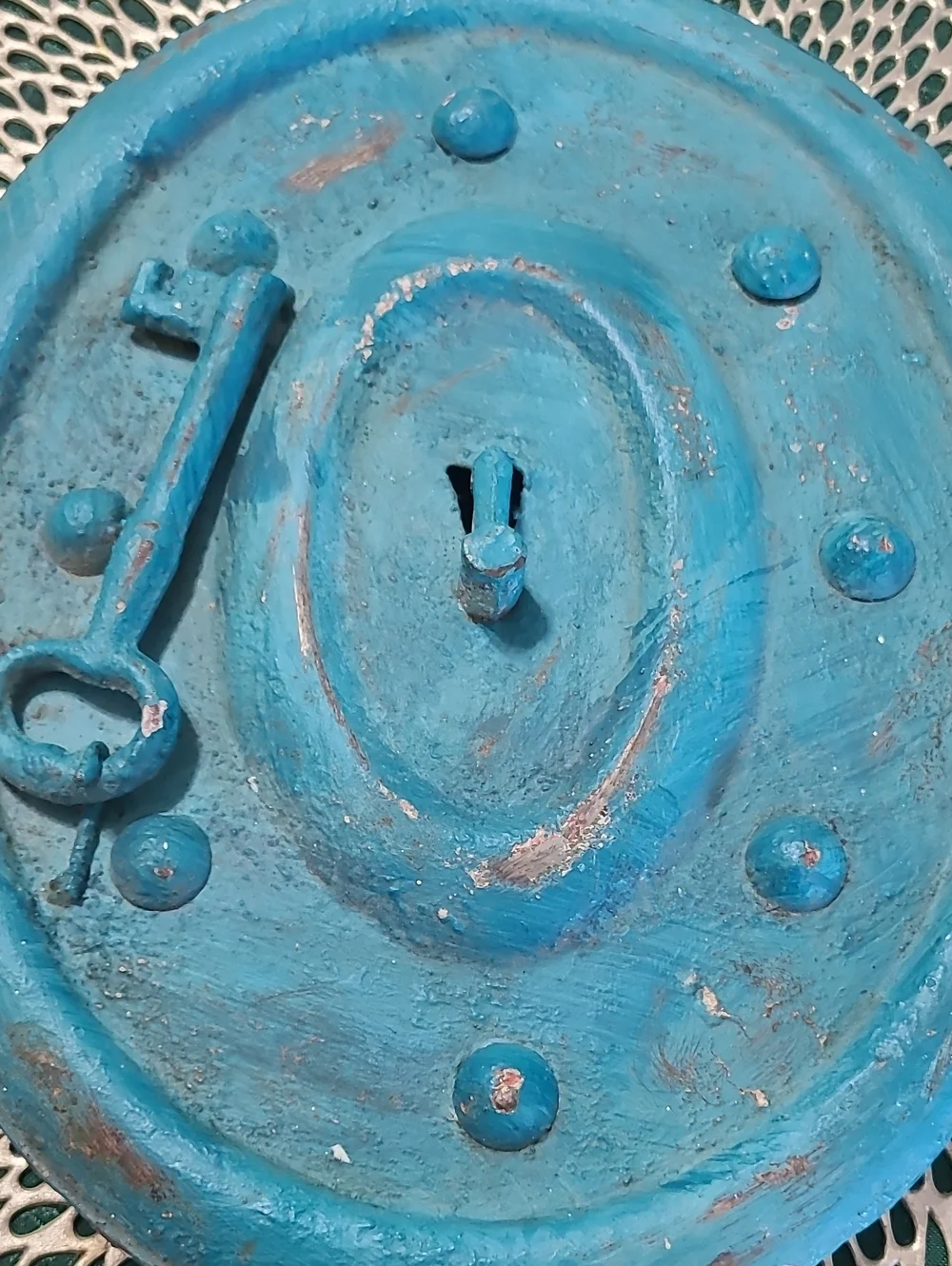 Decorative Blue Vintage-Style Round Key Plate
